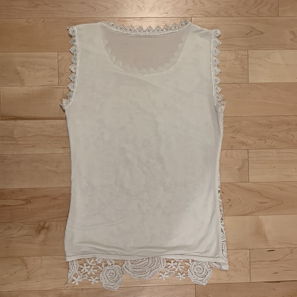 White rose embroidered blouse - Picture 13 of 13